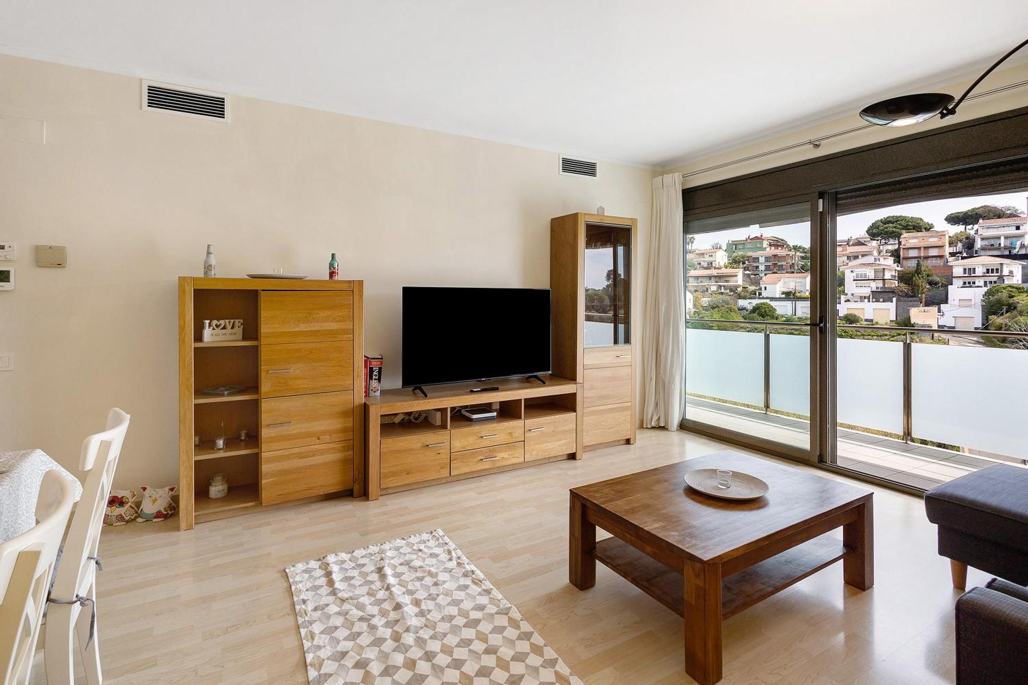 Modern And Renewed Flori *